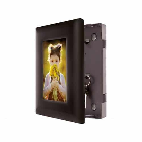 Master Lock 5451 võtmekapp pildiga siseruumidesse